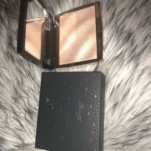 NEW Anastasia Amrezy highlighter